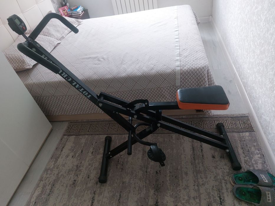 Тренажер для пресса , ягодицы, ног и руки, спины и осанки.