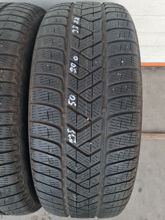 Зимни гуми 2 броя PIRELLI Scorpion 235 50 R20 дот 3522