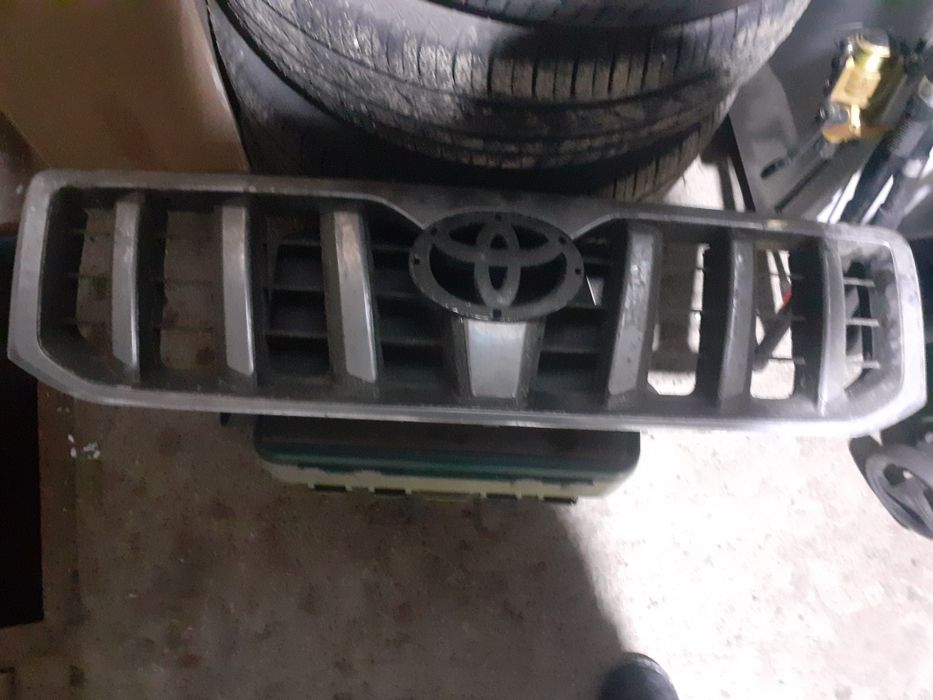 Продаю решётку радиатора tlc 120