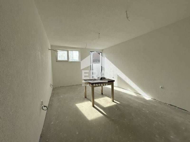 Партерен офис със самостоятелен вход за продажба, в новопостроена сгра