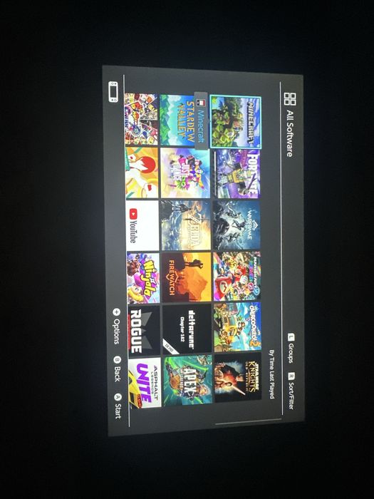 Nintendo switch cu multe jocuri si doua manete pro