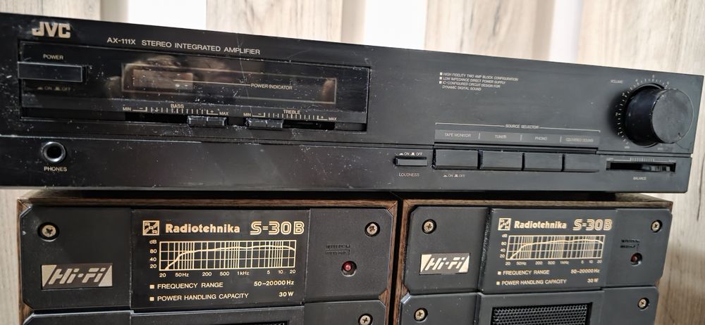 Тонколони TAGA с усилвател YAMAHA  и  RADIOTEHNIKA S-30  с усилв. JVC