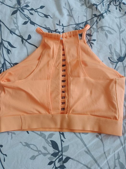 Спортни бюстиета Nike , under armour