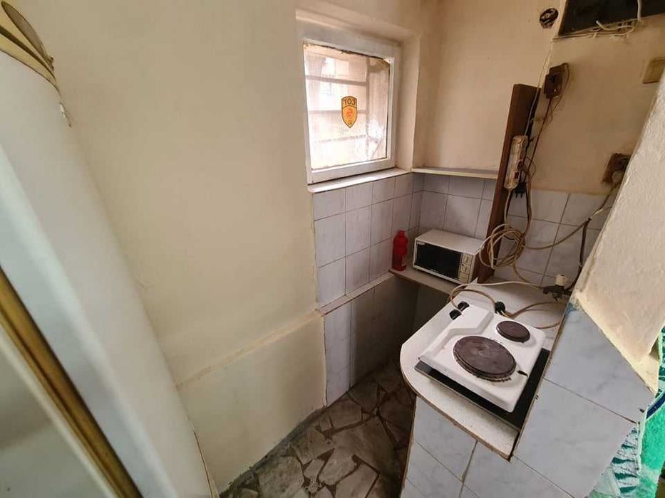 Дава се под наем Едностаен апартамент в Бургас, Център - 26 кв.м за 127.5 € - Снимка #5