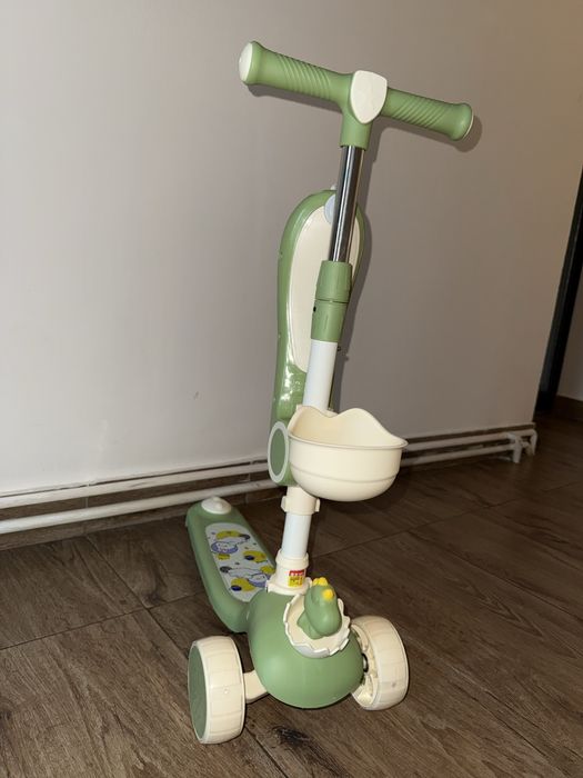 Trotineta multifunctionala cu lumini si sunete