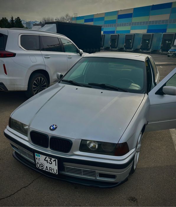 Продам машину е36