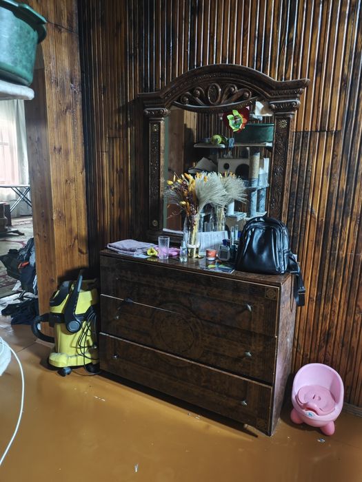 Гарнитур, шкаф, комод, кровать, матрац.