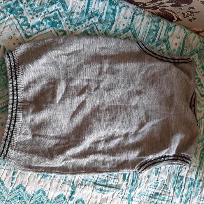 Продаю кофты жилеты к школе