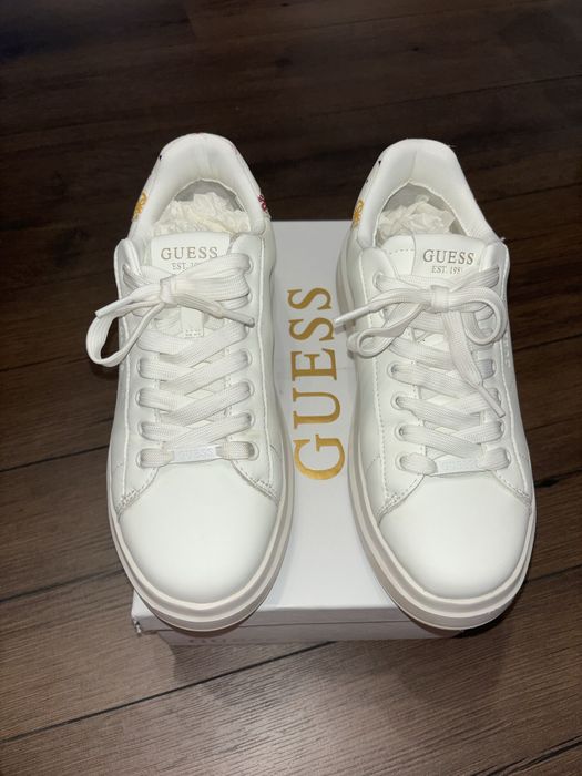 Обувки GUESS 38