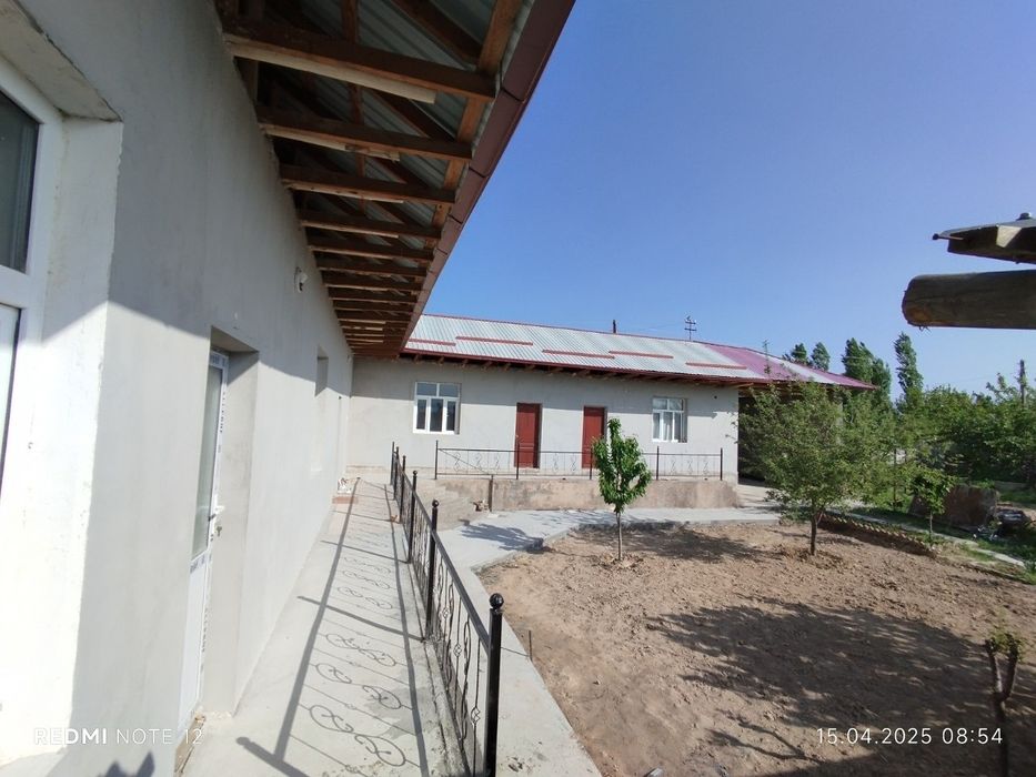 Chirchiq shahrida uy sotiladi