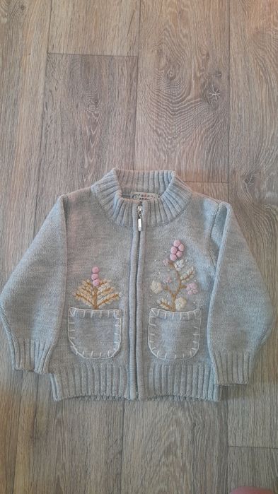 Продам 2 кофты на 2-3 годика и 5-6 лет