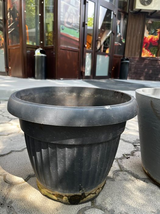 Продам цветочные горшки напольные