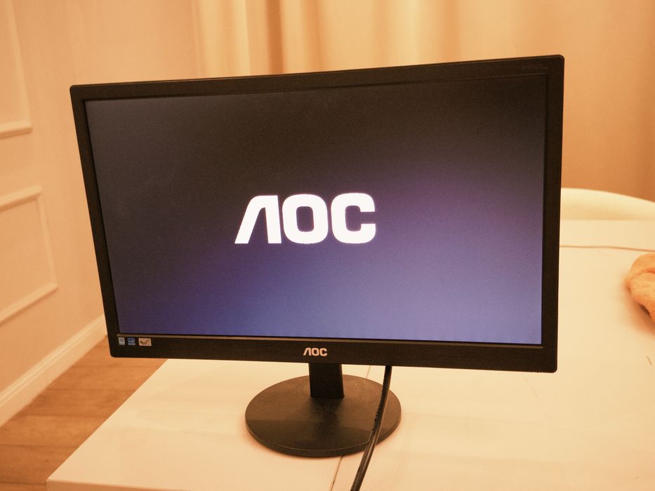 Новый монитор AOC(Кабель питание + VGA)