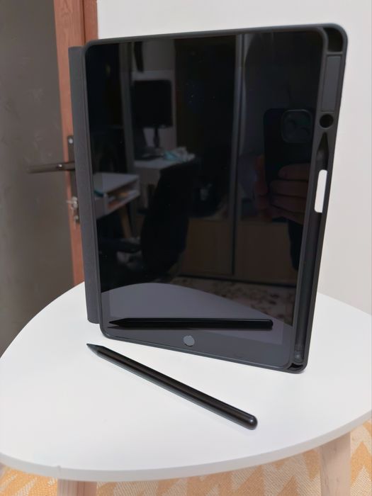 iPad Gen 9 (2021) - 64GB, Wi-Fi, 3 huse + tastatura+ pen
