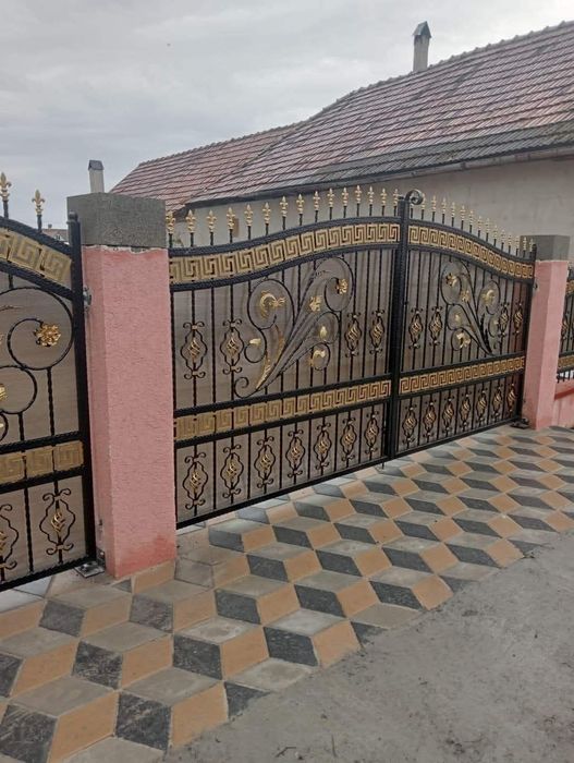 Porți, panouri de gard, balustrade, scări interioare și exterioare.