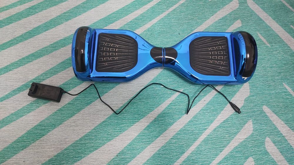 Vand hoverboard cu Bluetooth si led cu incarcator inclus