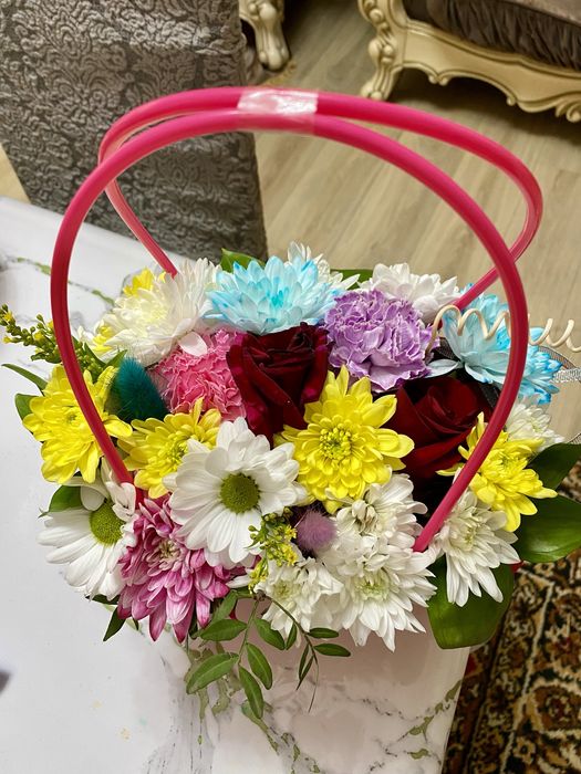 Цветы в сумочке композиция