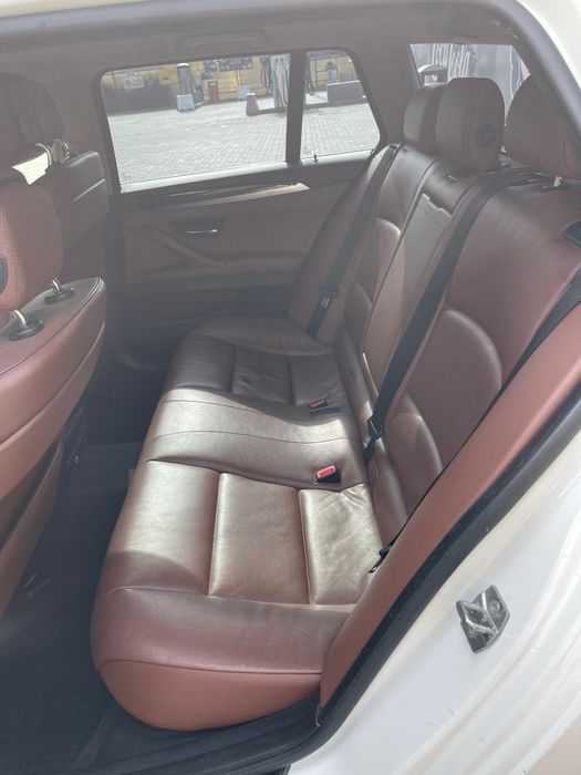 Vând BMW 520d F11