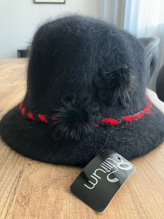 Шапка от ангорска вълна