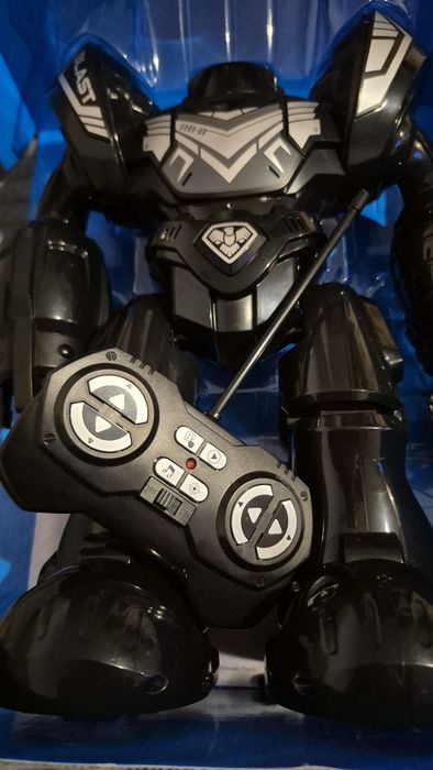 Робо бласт/ Robo blast SilverLit черен интерактивен робот