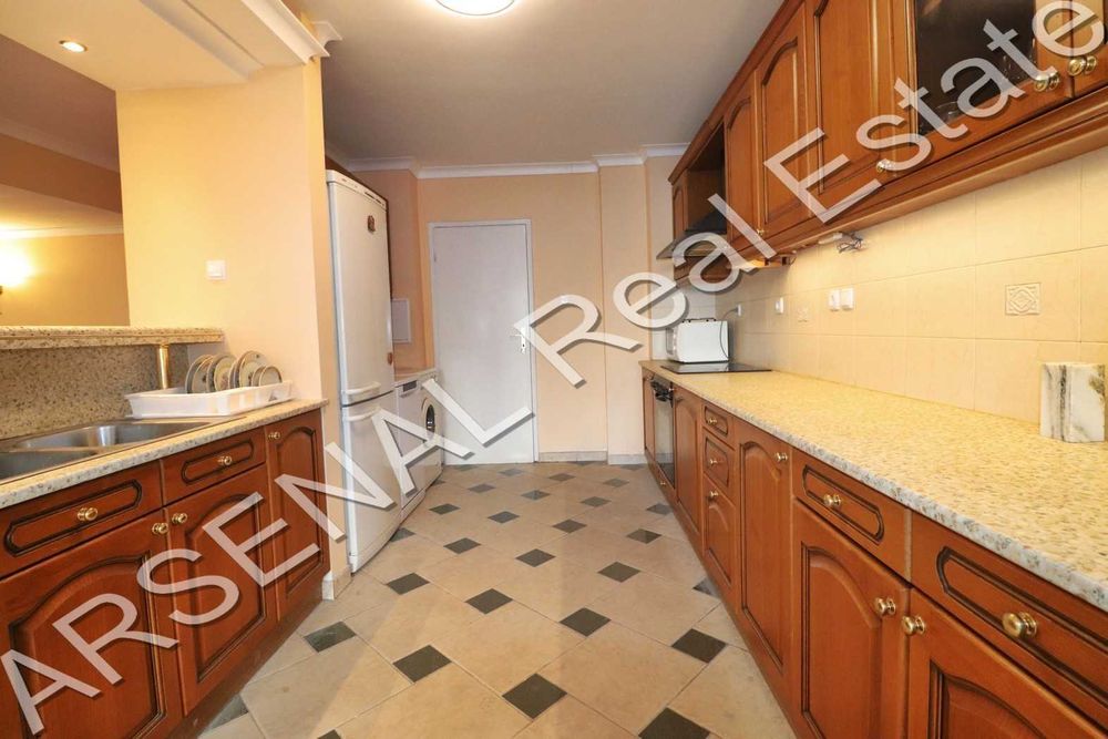 Дава се под наем Тристаен апартамент в София, Дианабад - 172 кв.м за 1097.01 € - Снимка #2