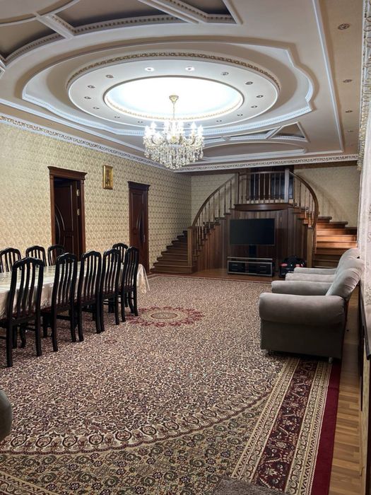 Кибрай марказий уй сотилади