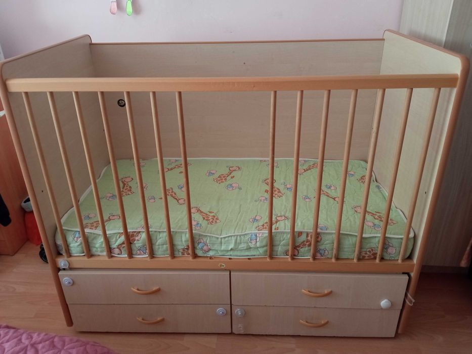 Детско / бебешко легло с четири чекмеджета