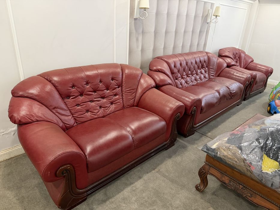 Продам мягкую мебель 2 дивана и одно кресло