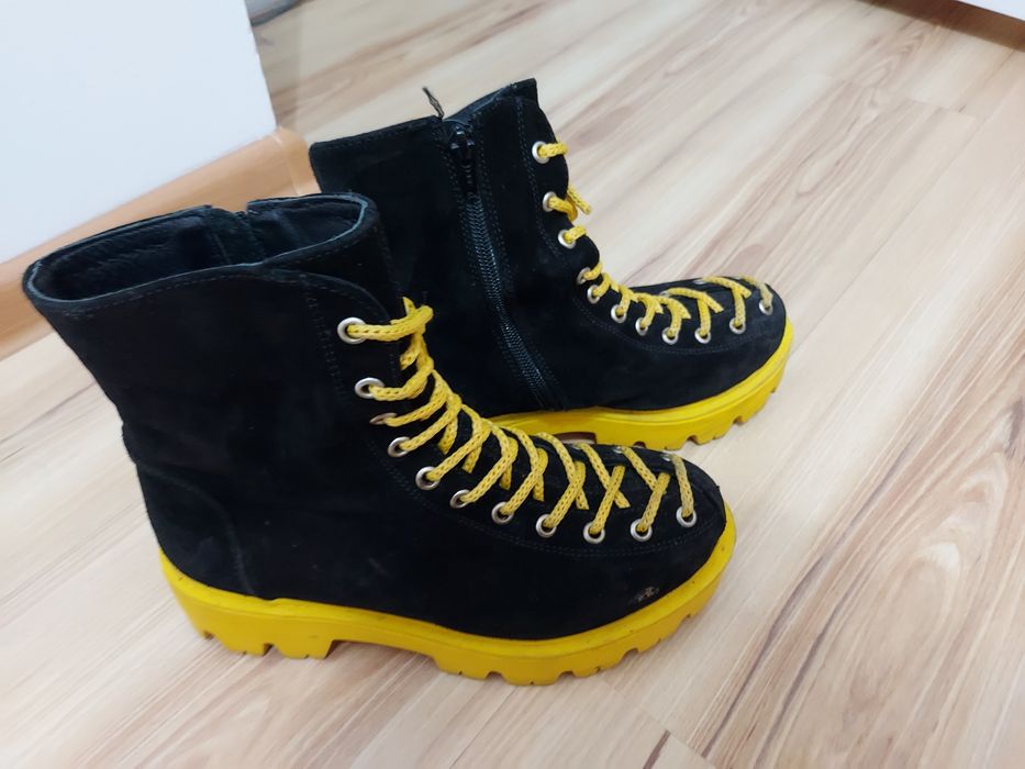 Vand ghete piele model deosebit