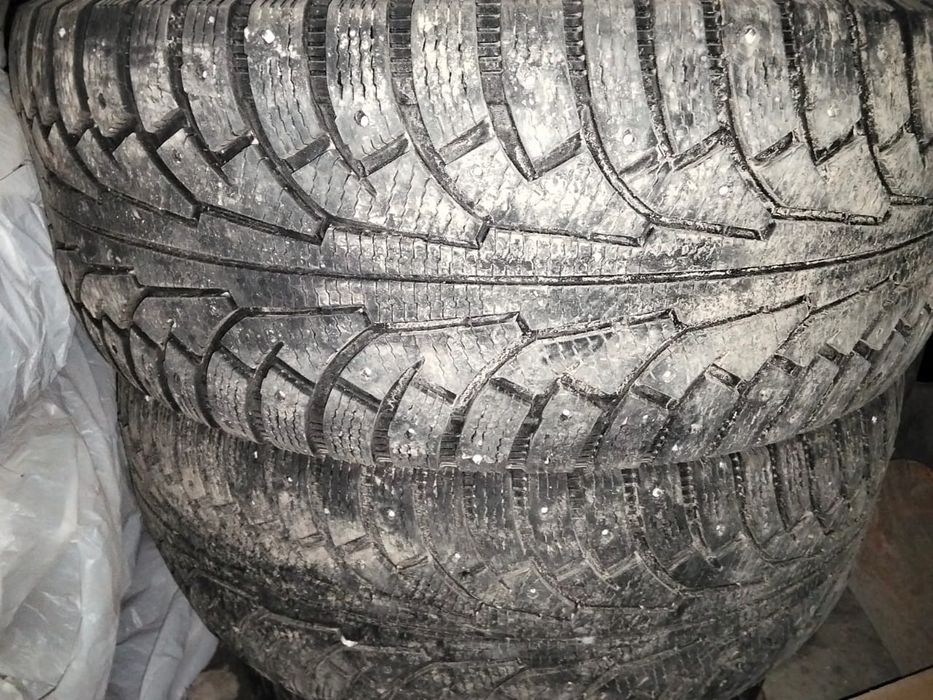 Продам 2 покрышки 285/65/17