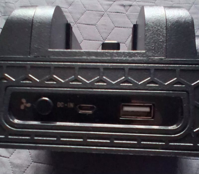 Stand cooler vertical Dobe ayStation PS4 / Slim / Pro, negru.