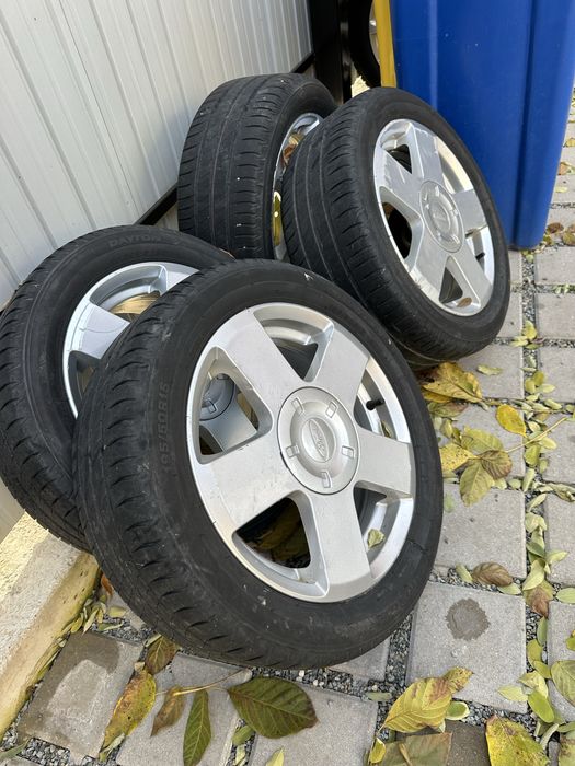 Vând set cauciucuri cu jante