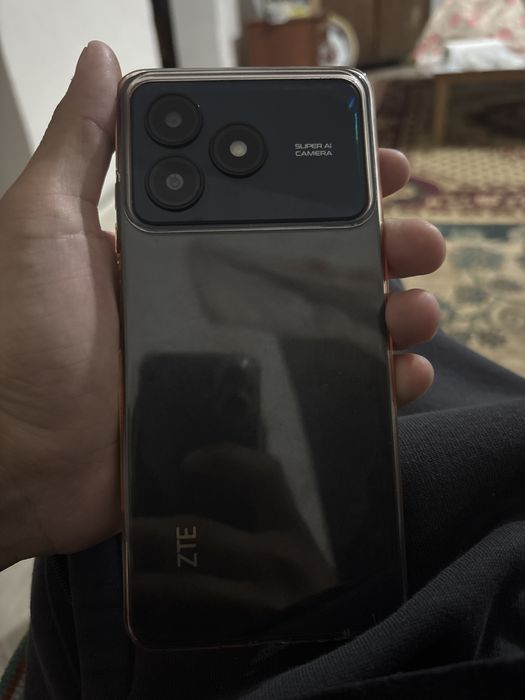 Продам телефон срочно