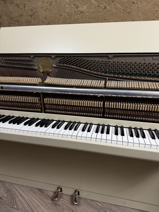 Белое пианино Zimmermann. Германия.