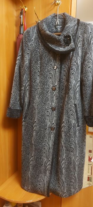 Продам пальто  демисезонное размер 54  новое