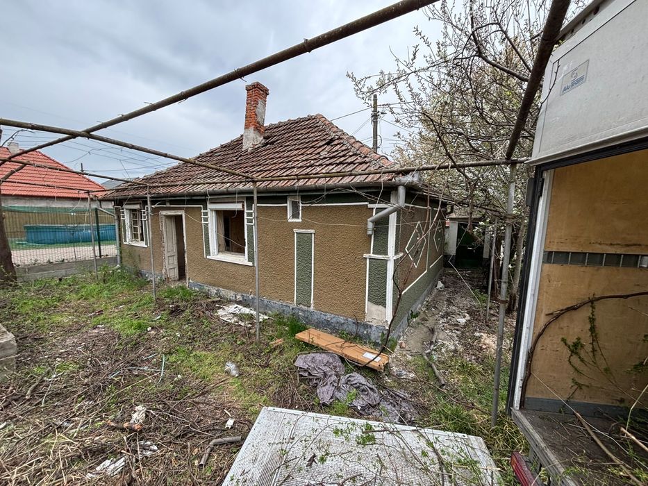 Vand  sau schimb casa demolabila in osorhei