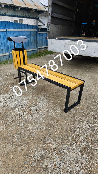 Banca și cos de gunoi