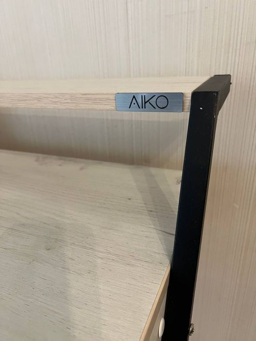 Письменный стол.