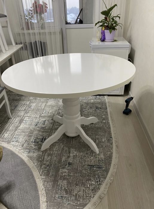 Обеденный стол круглый