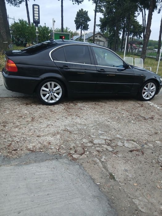 Vând BMW e46 seria 3 an 2003.     3.0diesel 204 cai.  Pentru mai multe detalii sunați  la nr 0768874200