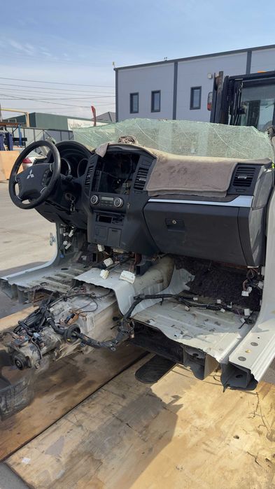 На Запчасти Pajero 4