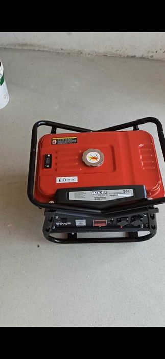 Бензинов генератор за ток Raider