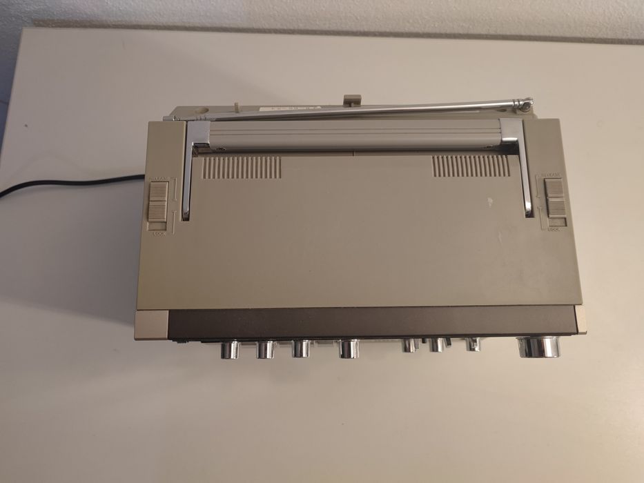 Radio casetofon Uher Power Port 2 defect