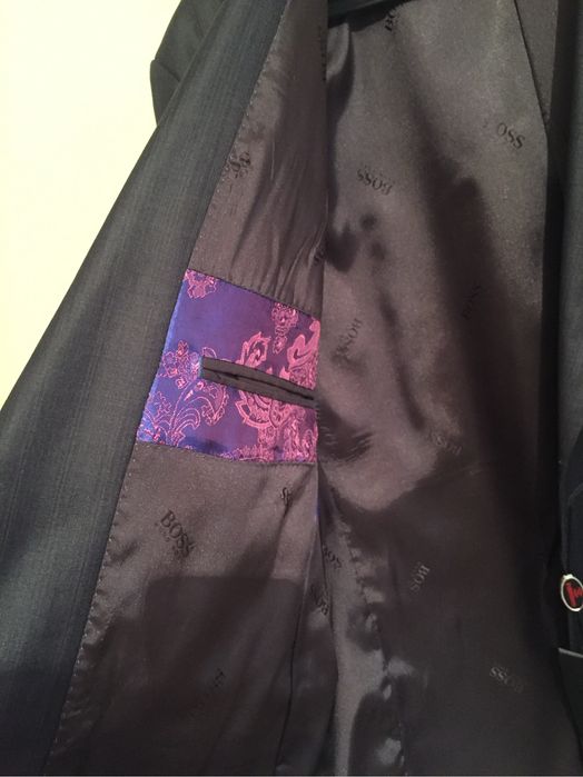 Срочно  новый  костюм продам . Торг