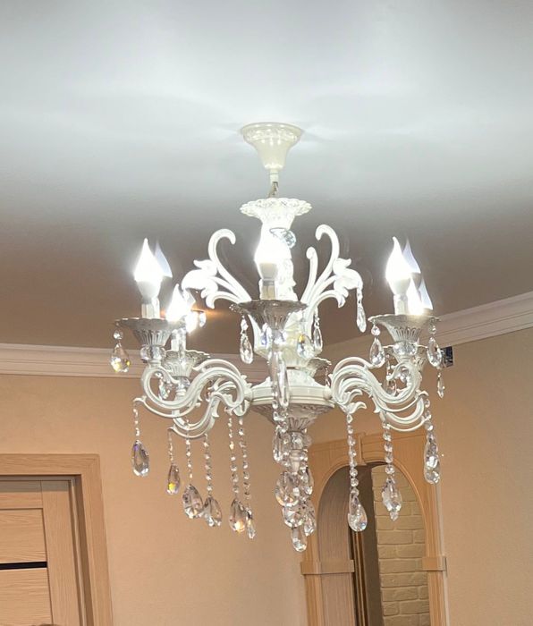 Продам люстру хрустальную.