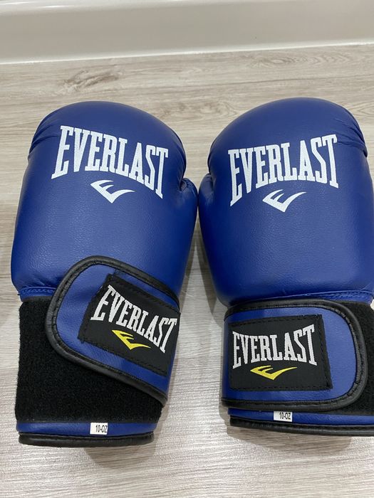 Продается  шлем перчатки