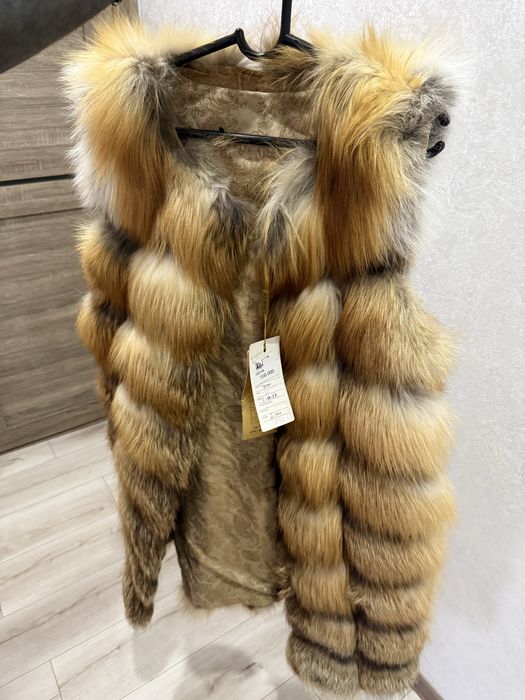 Жилет из натурального лисьего меха