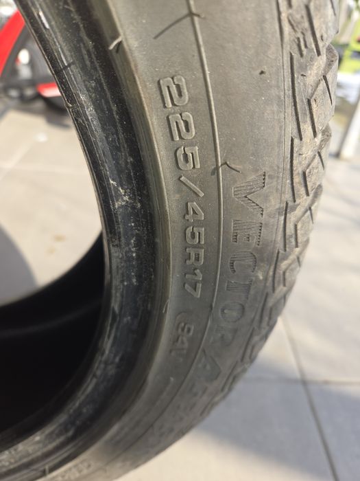 2 anvelope Goodyear Vector 4 Seasons 225/45 R17