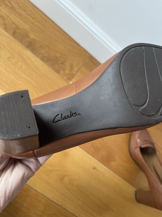 Чисто нови кожени обувки Clarks- 37 номер