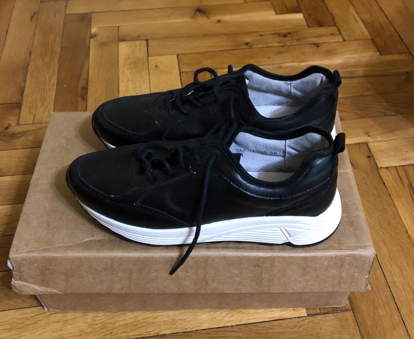 Продавам дамски спортни обувки Timberland ,Puma и др